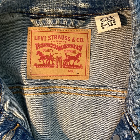 Levi’s Jean Jacket - Picture 2 of 3